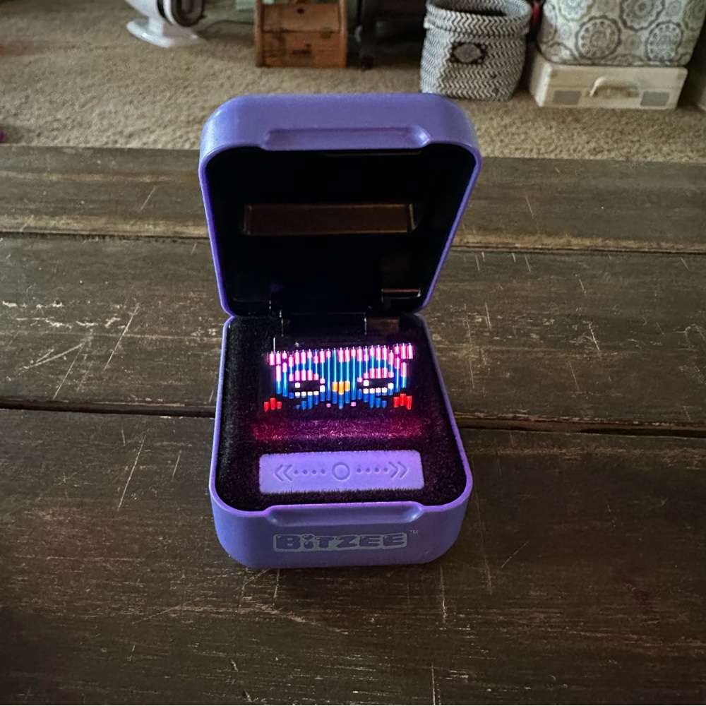 Bitzee Interactive Digital Hologram 3D Pet Takara Tomy Japan Toy Award 2023